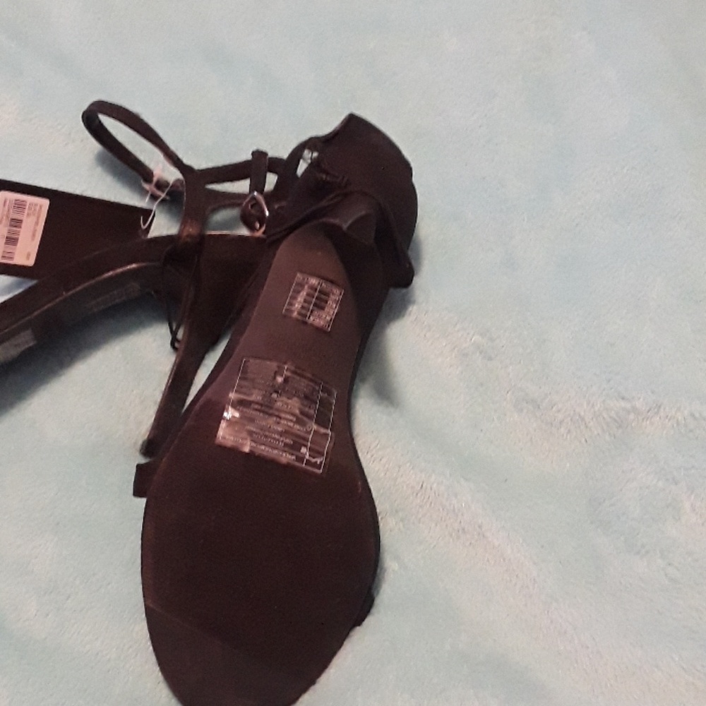 Shoes - Picture 2 of 2
